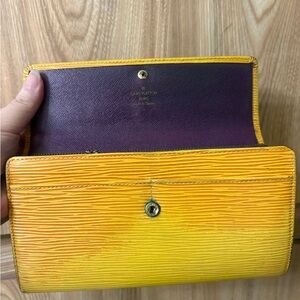 Auth Louis Vuitton Yellow Purple Woman's Epi Wallet Broken Zipper Pull